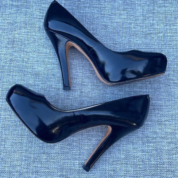 Steven by Steve Madden - black , shiny leather platform heels - Picture 9 of 12